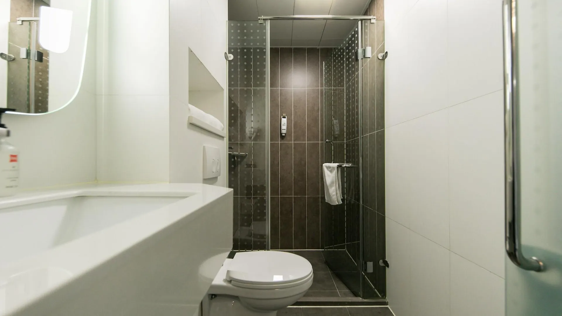 Ibis Shanghai Gubei 3*,
