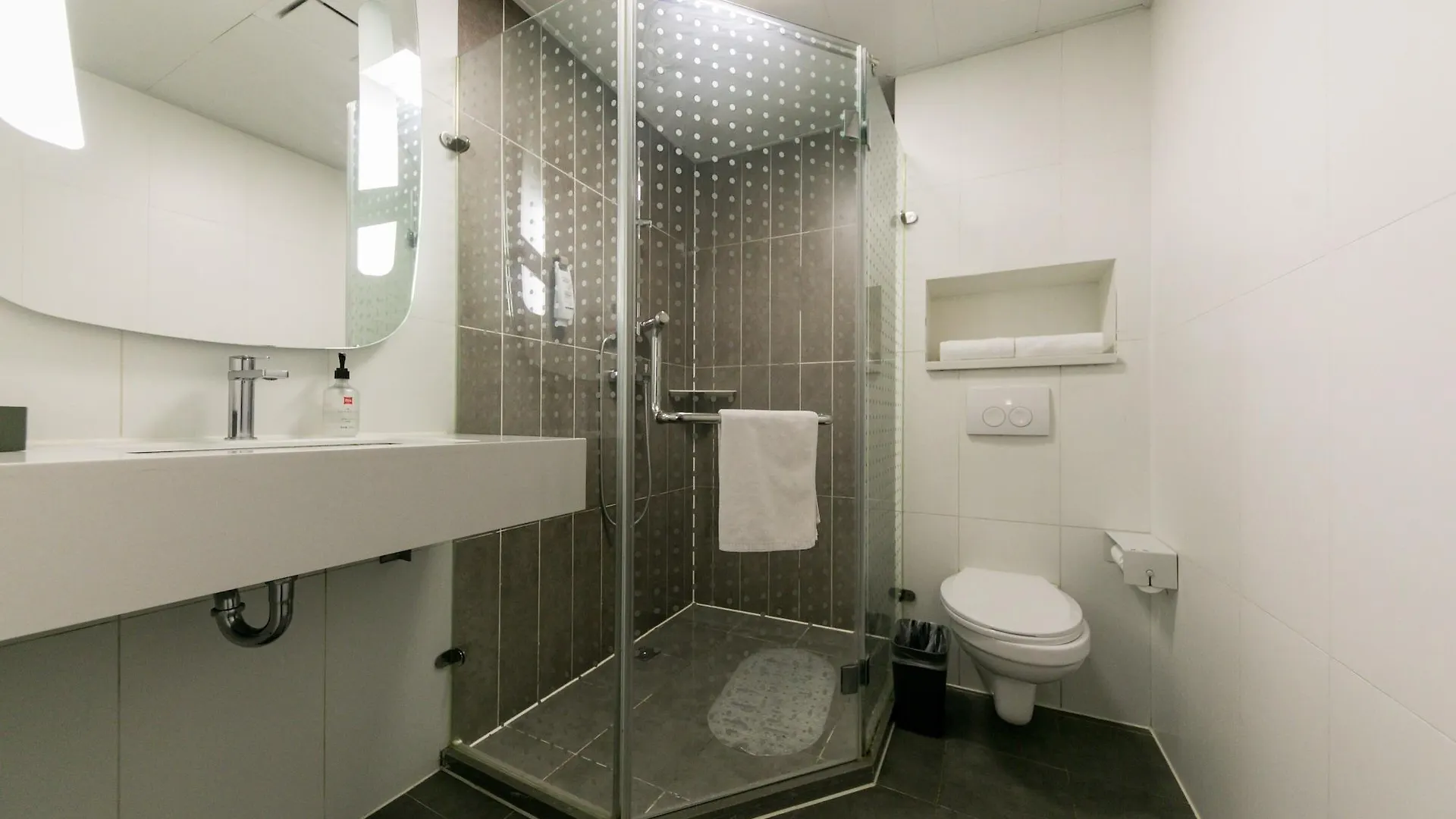 Ibis Shanghai Gubei