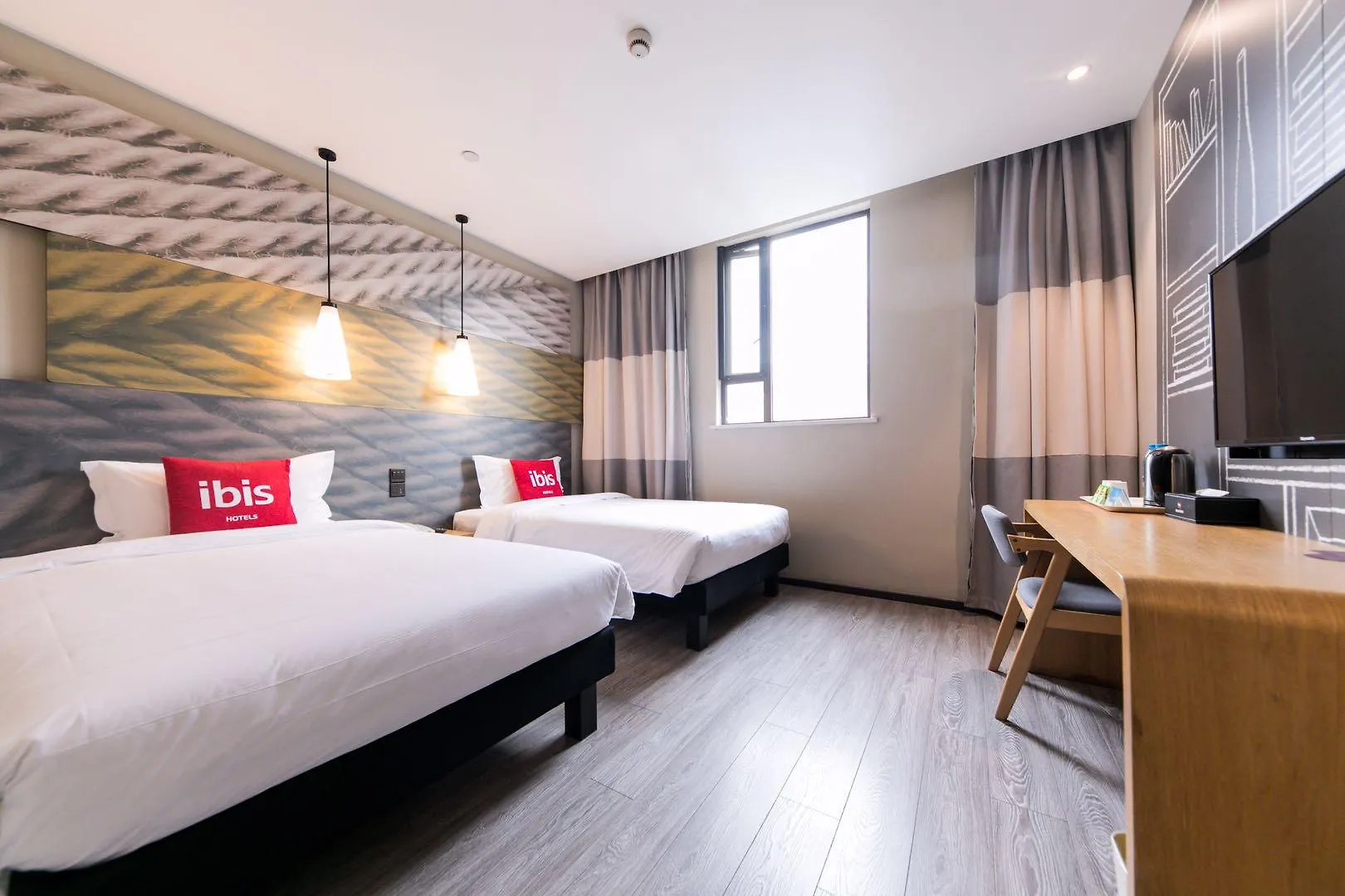 Ibis Shanghai Gubei 3*,