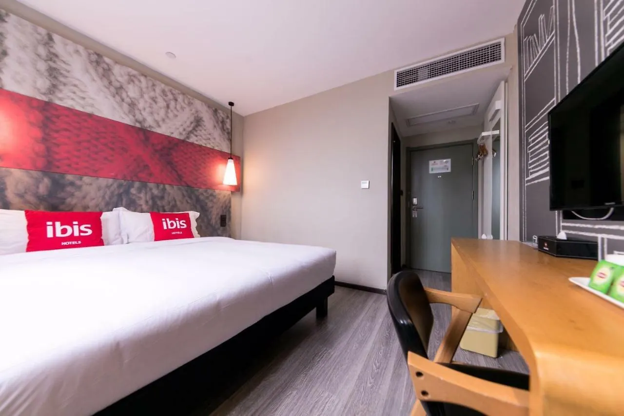 Ibis Shanghai Gubei 3*,  China